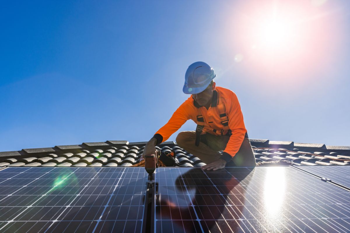 what to know about solar panel installation in palm springs