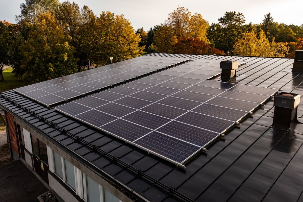 how long solar panels last